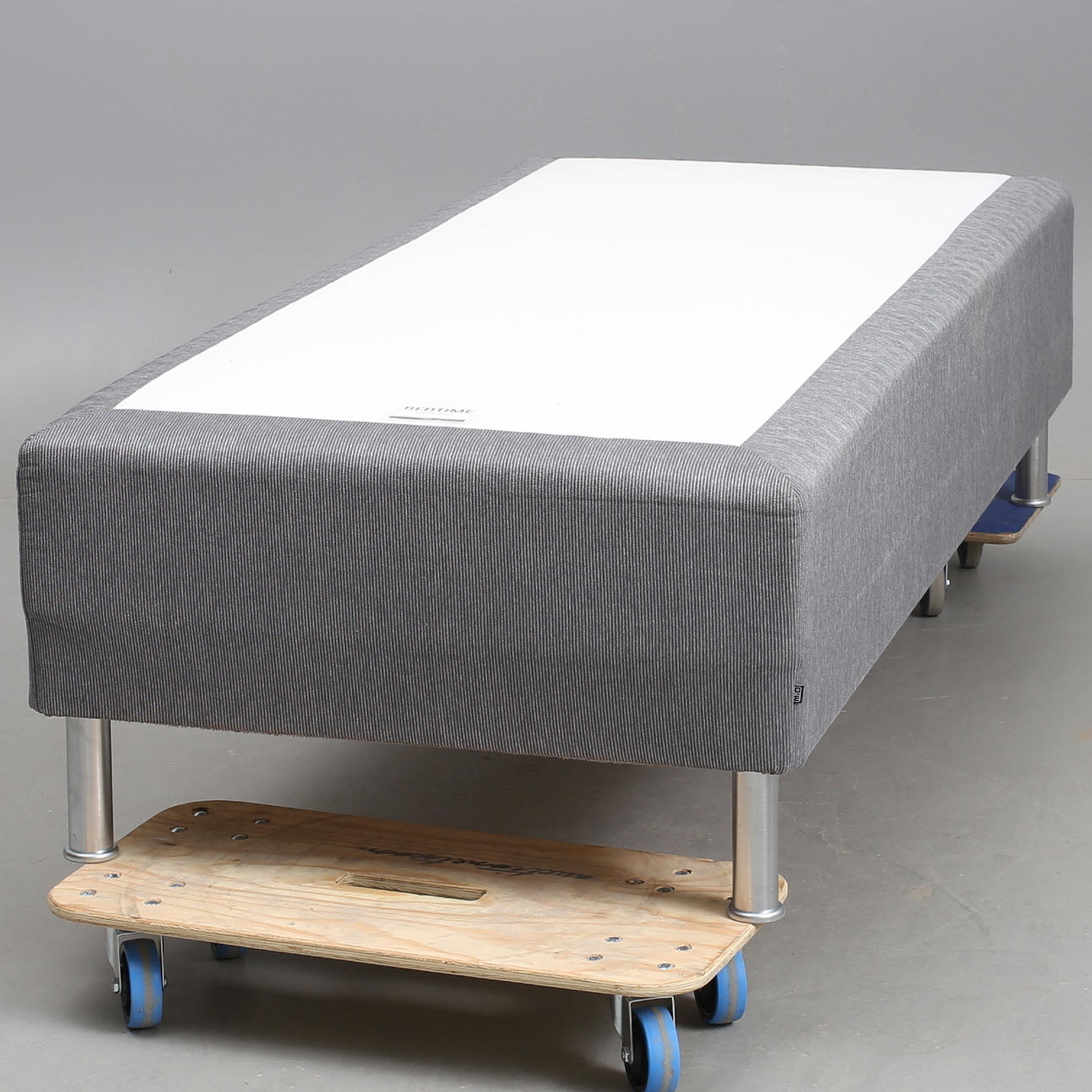 SÄNG, Mio 80x200, nyare.