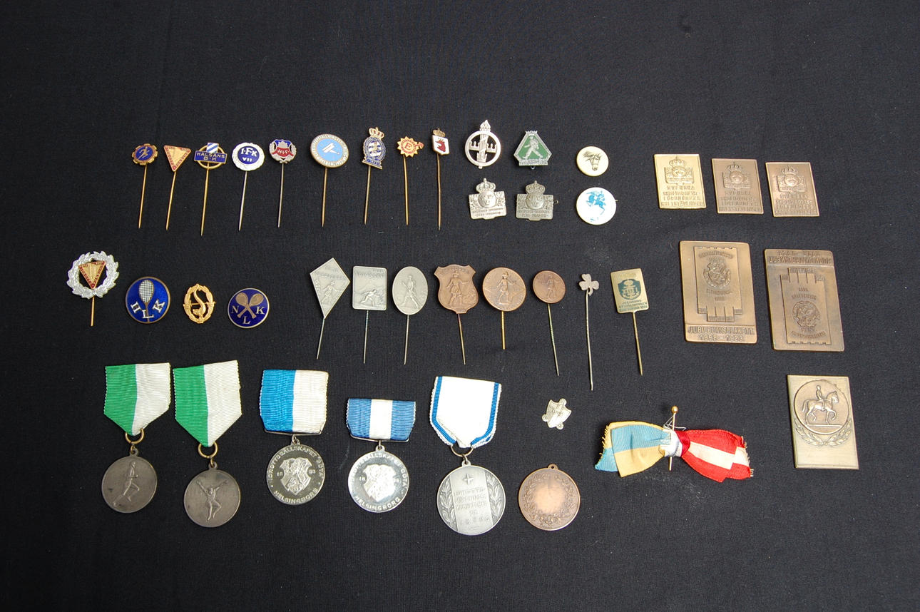 PINS, IDROTTSMÄRKE, 44 st, 1920-1950-tal.