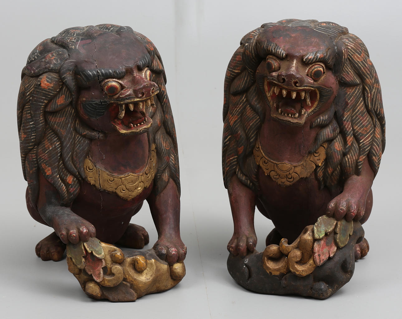 SKULPTURER, ett par i form av lejon, trä, orientaliska.