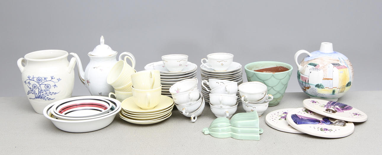 KERAMIKFÖREMÅL, Gustafsberg, Hackefors, Rörstrand, Rosa Ljung, Ekeby mfl.