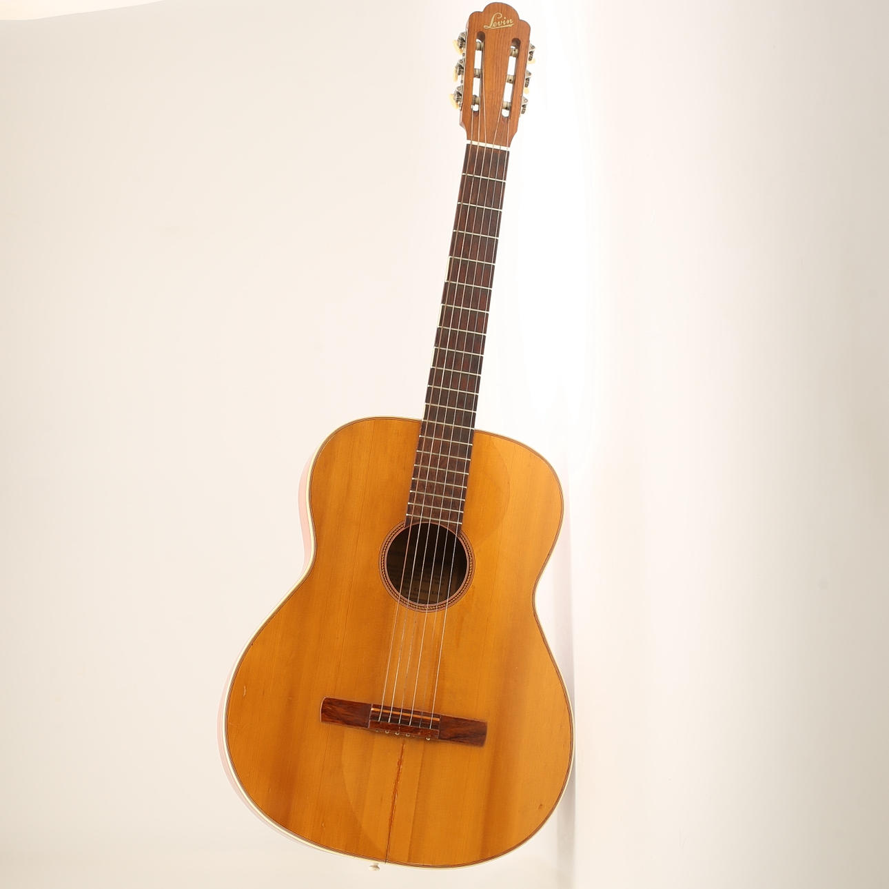 GITARR, märkt Levin, 1900-talets mitt.