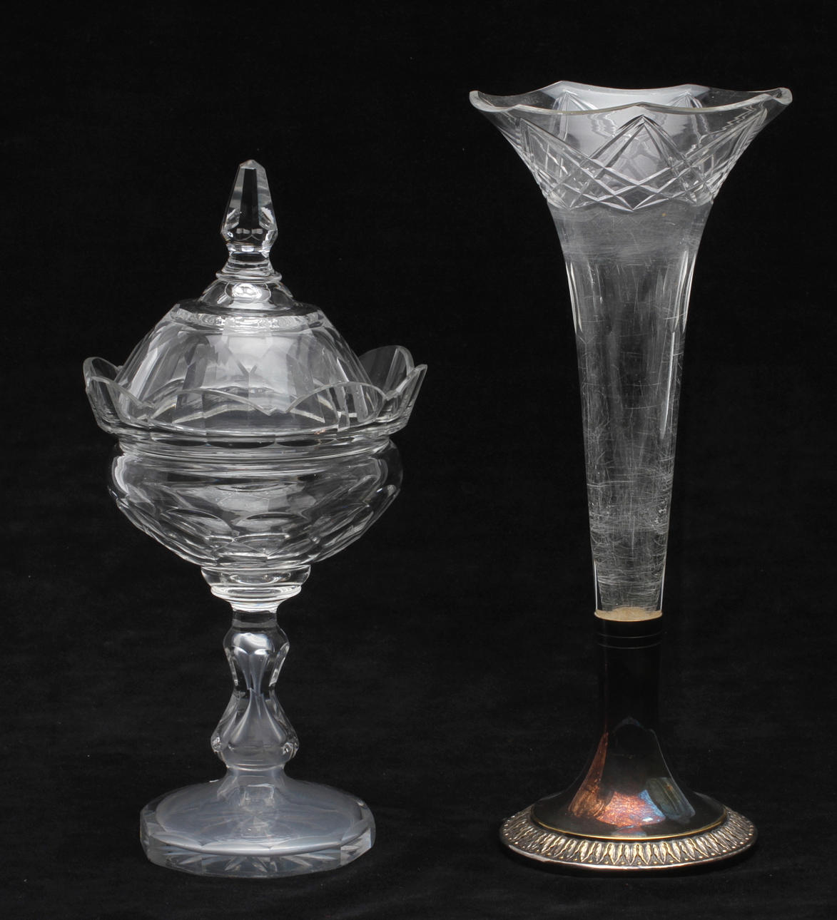 SOCKERSKÅL, glas samt STRUTVAS, nysilver och glas, 1900-talets första hälft.