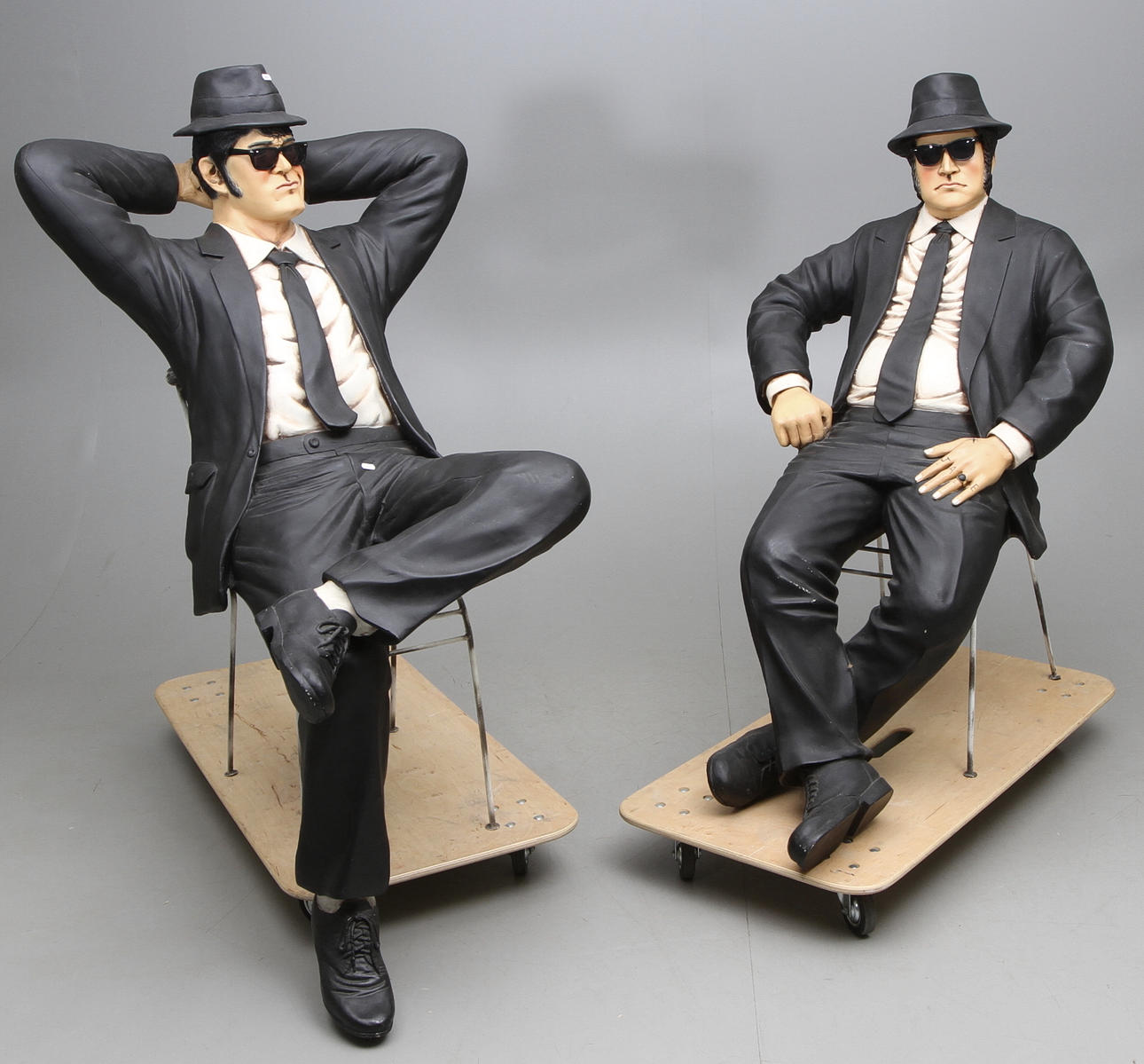 BLUES BROTHERS, figurer i full skala, sent 1900-tal.