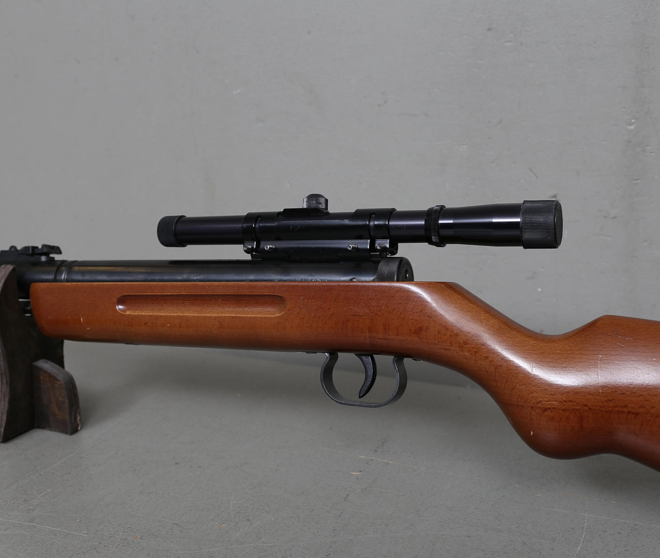 LUFTGEWEHR MIT BINOKULAREM Visier, Bayern.