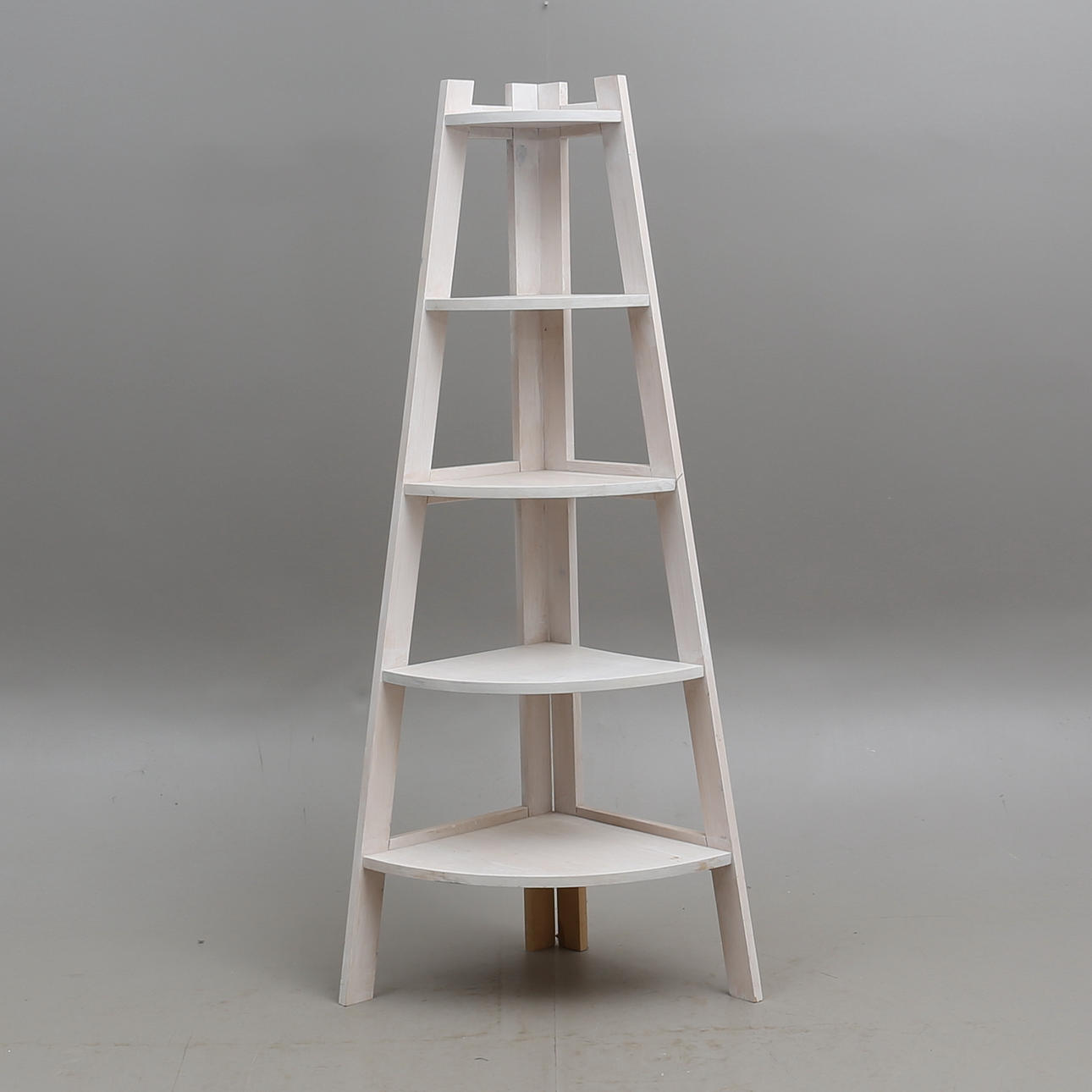 HÖRNHYLLA, trä, samtida.