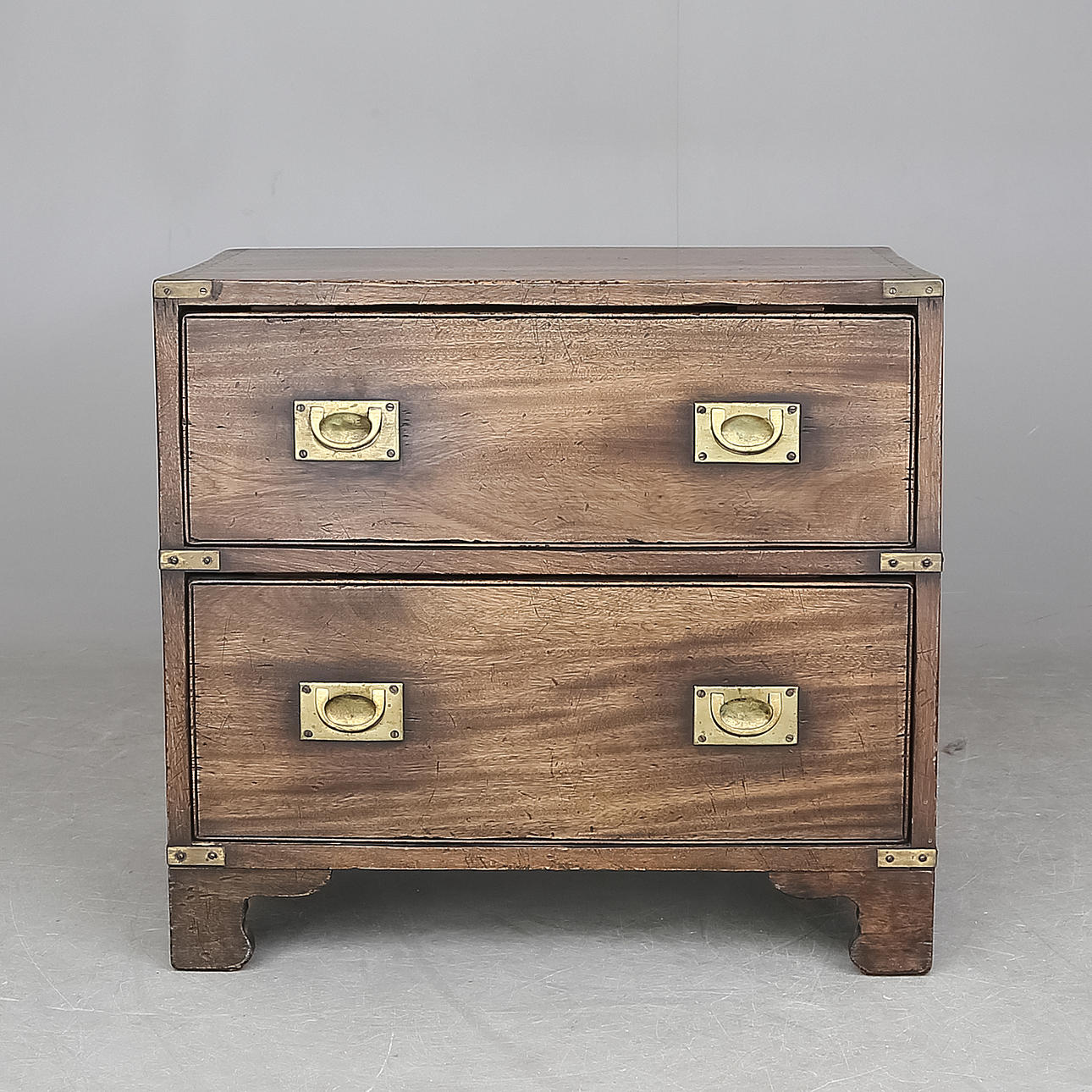 BYRÅ, engelsk stil, 1900-tal.