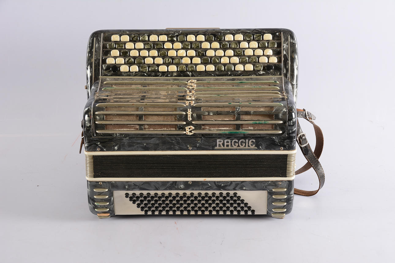 KNAPPDRAGSPEL, Raggie.