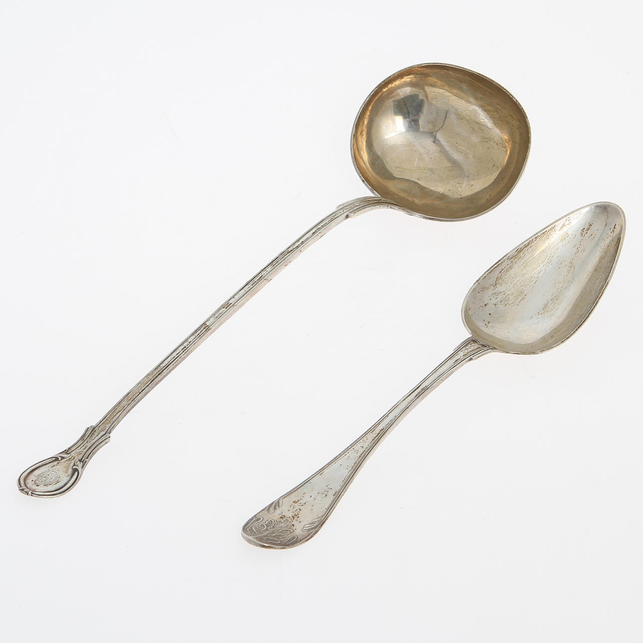 SILVER, 2 delar, soppslev och förläggssked, ca 300 gram.