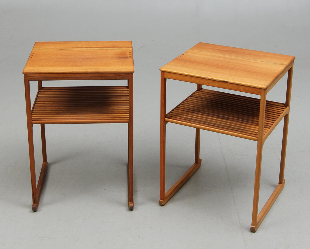 BORD 1 par, mahogny, ur satsbordsserien "Släden" Carl Malmsten.