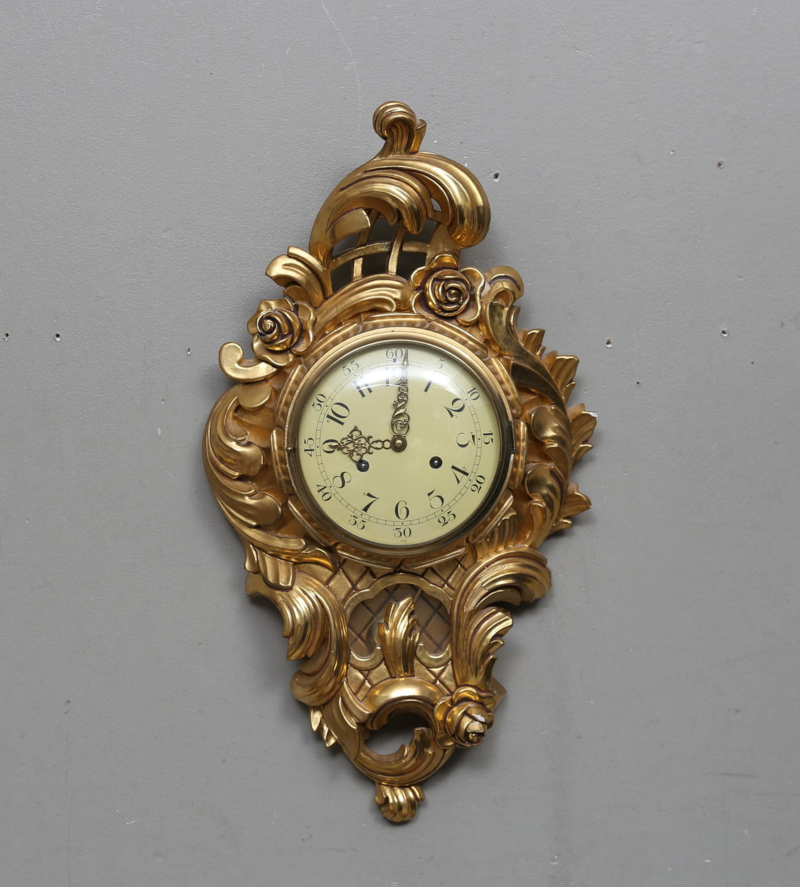 WALL CLOCK, so-called gold pendulum. Rococo style, 20th century.