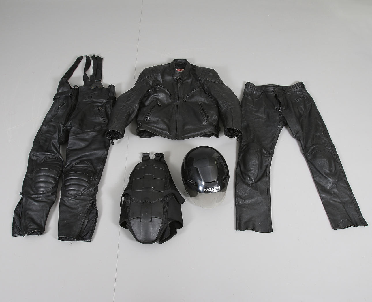 MC-STÄLL, läder, Corell, storlek 56 och 52.