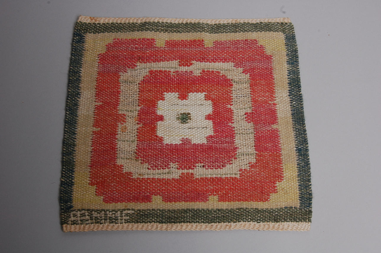 MÄRTA  MÅÅS-FJETTERSTRÖM AB. bonad, märkt AB MMF.