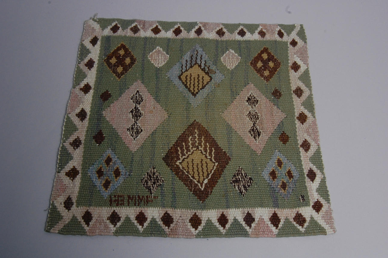 MÄRTA  MÅÅS-FJETTERSTRÖM AB. bonad, märkt AB MMF.