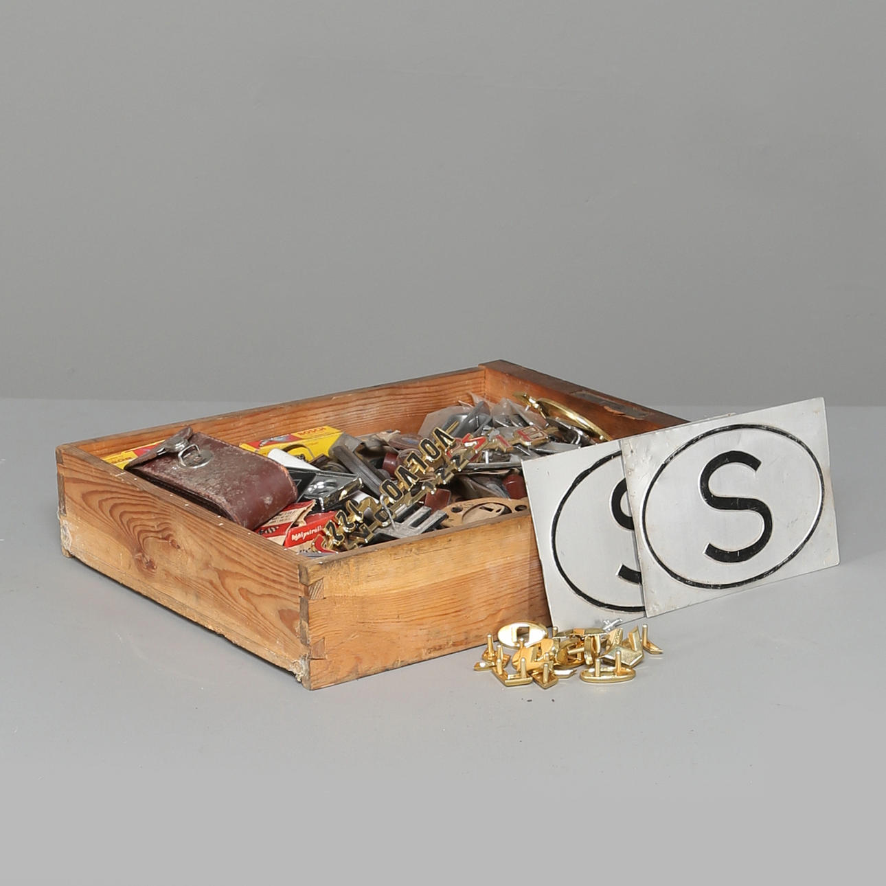 RESERVEDELE til Volvo PV/Amazon, emblemer, pakninger, skilte mm.