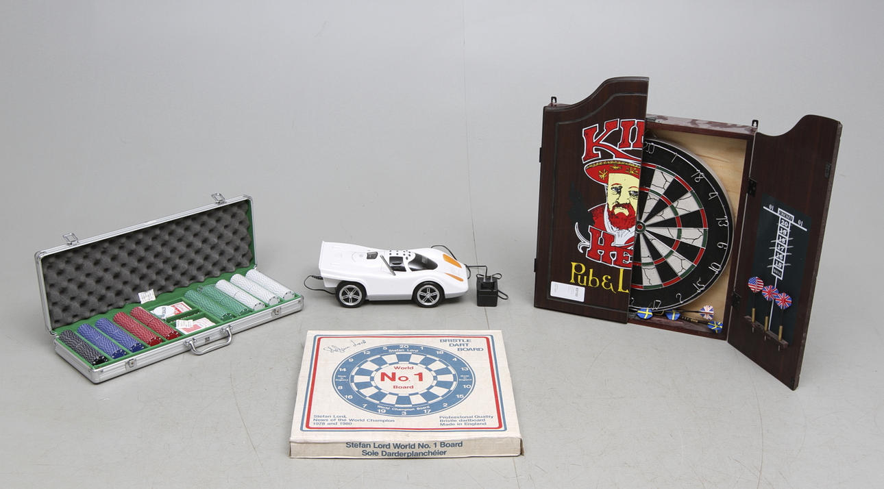 POKERSET, DARTTAVLOR SAMT RADIO/CD.