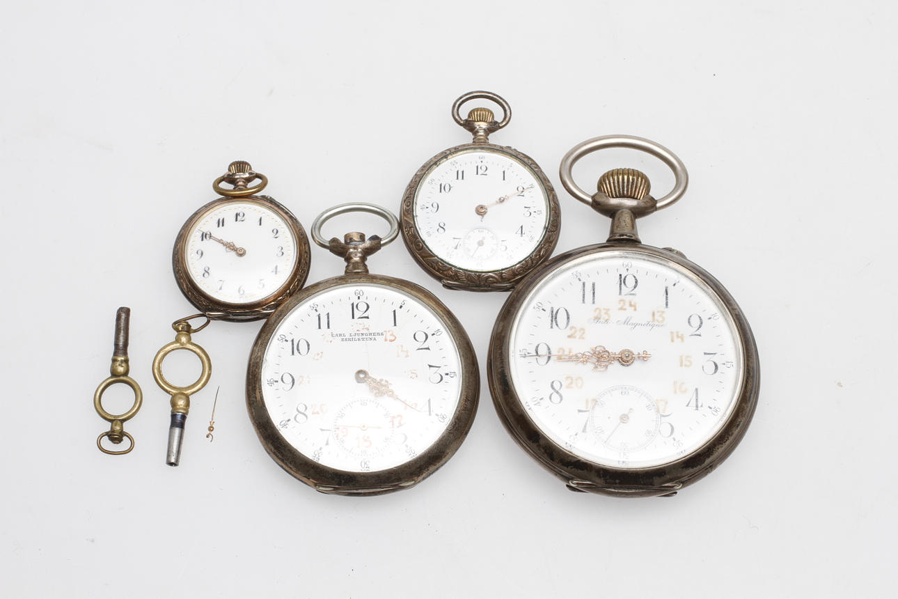 FICKUR, 4 st, bl.a. silver, 1900-talets första hälft.