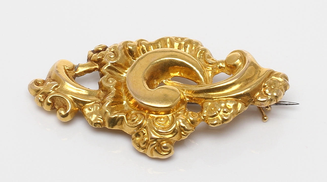BROSCH, 18k guld, Pehr Fröberg Norrtälje 1860. Vikt 3,9 gram.