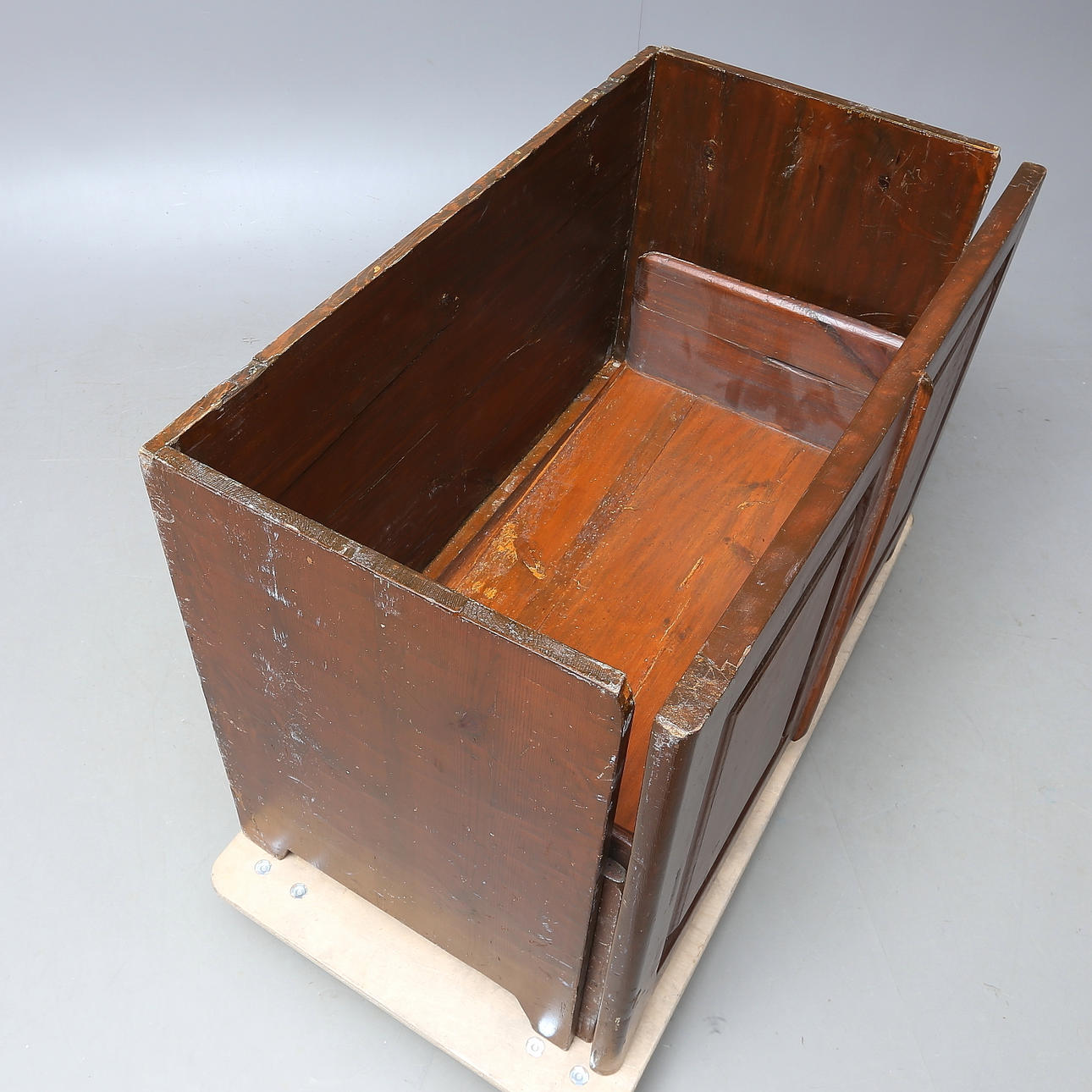 TABLE / BED, commoner, 19th century. Folk art - Furniture - Auctionet