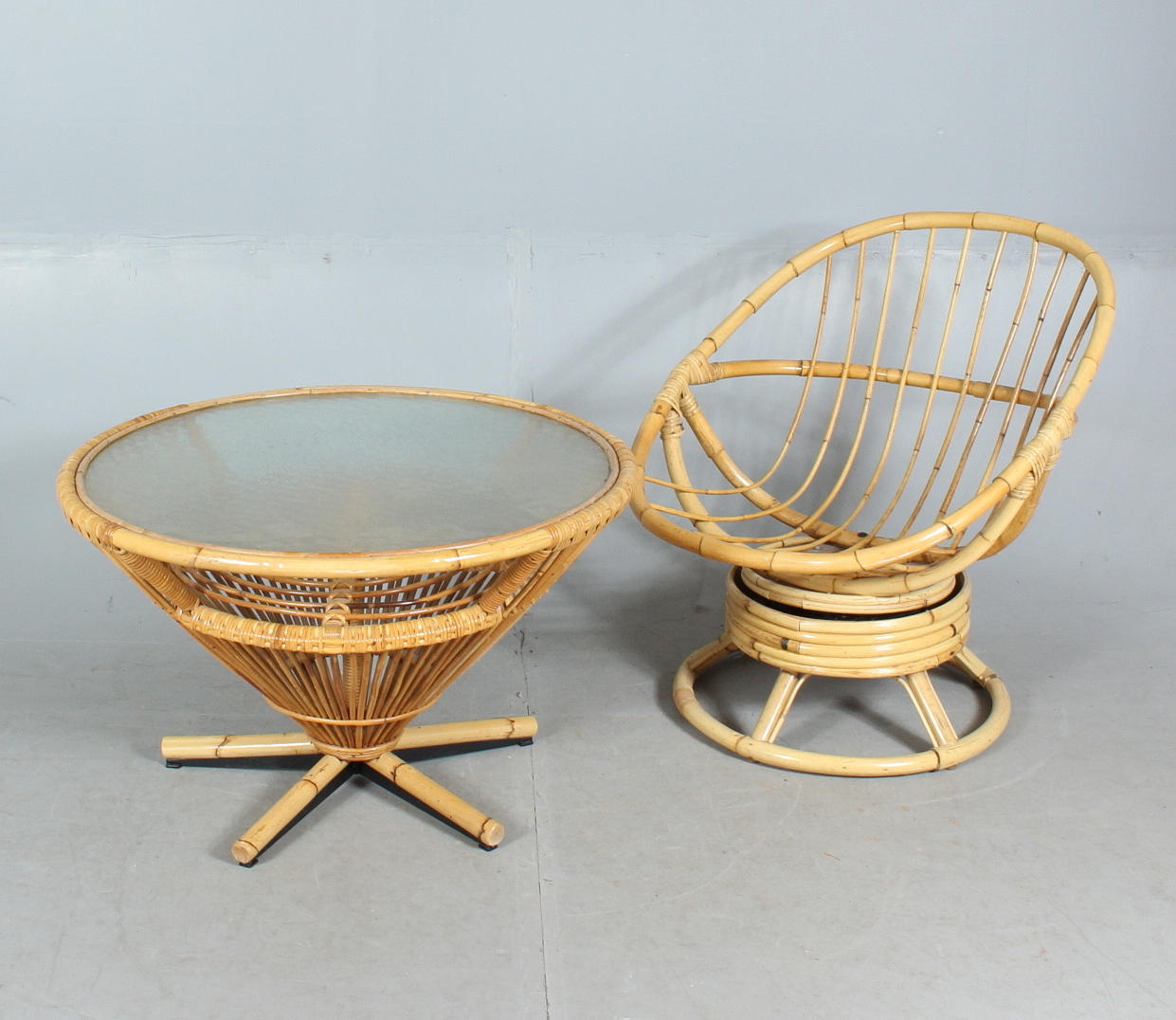 ROTTINGMÖBLER, 2 delar.