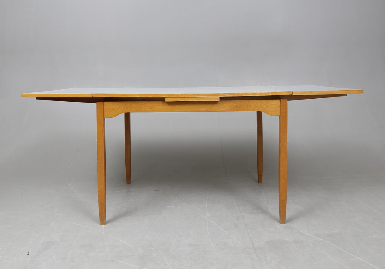 DINING TABLE, 1900s.