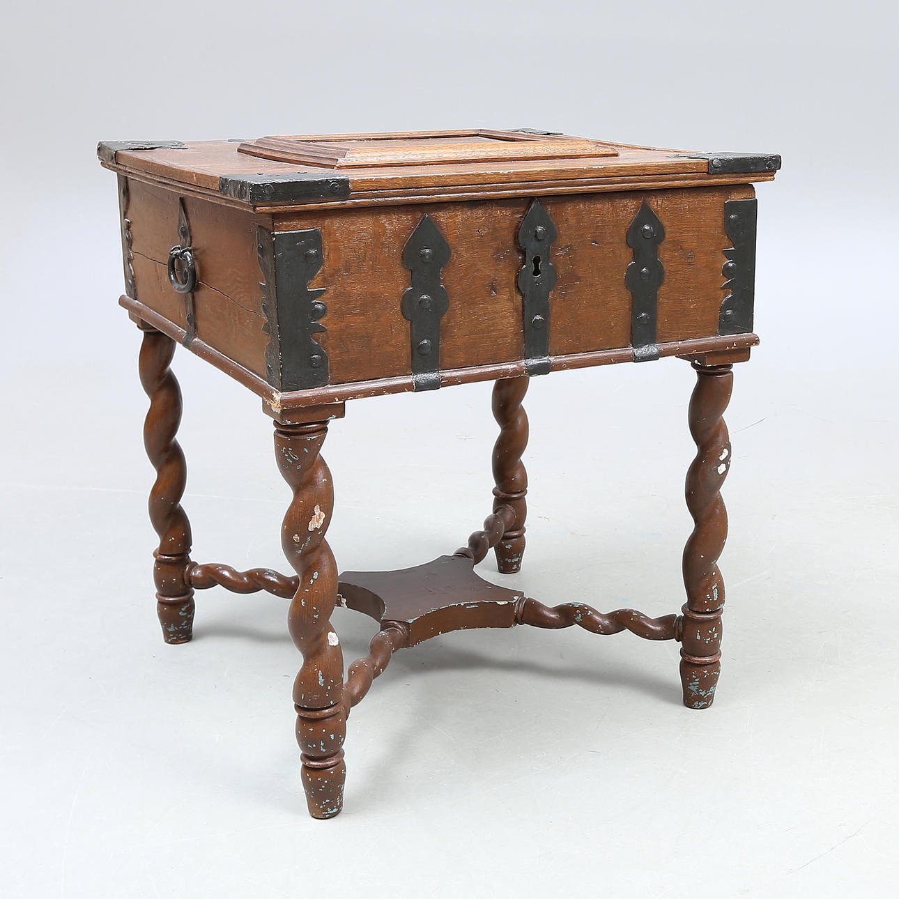 COFFIN on later legs, 18th century.