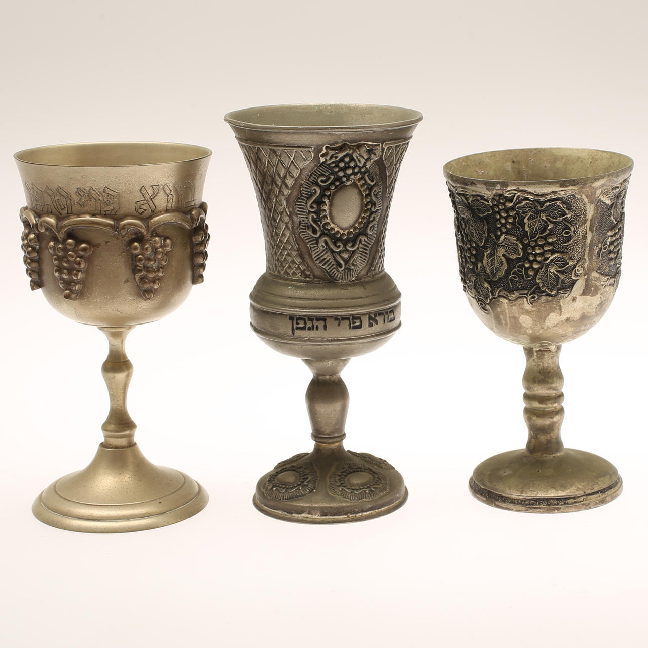 BECHER, 3 Stück, Metall.