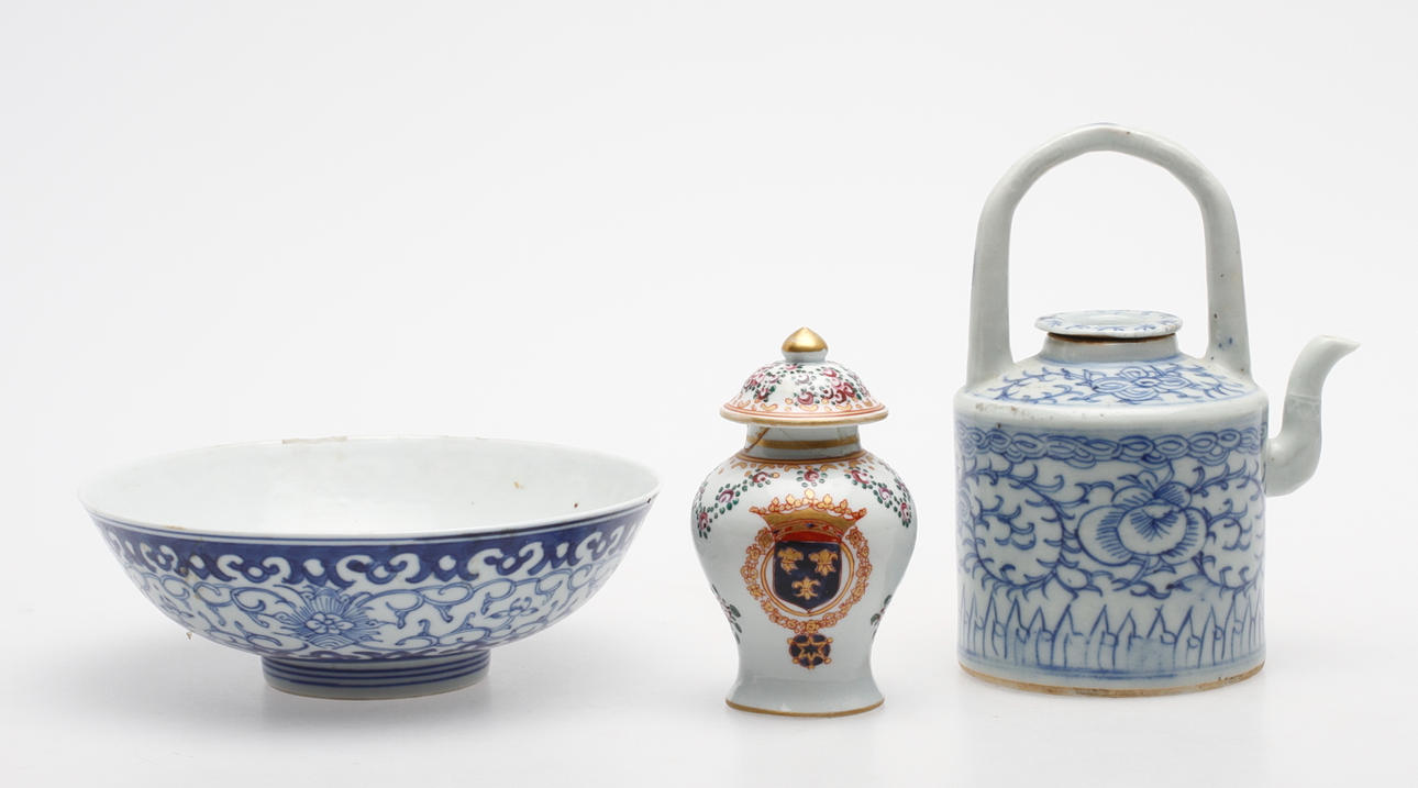 PORSLINSFÖREMÅL, 3 delar, bl.a. Kina.