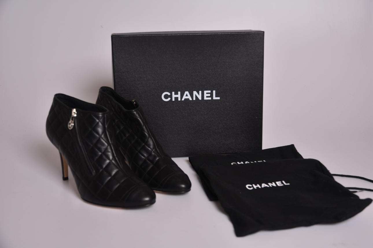 STØVLE, Chanel læder ny i æske.