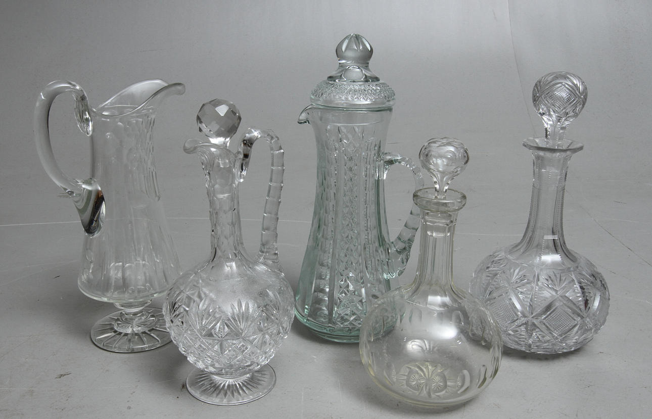 KARAFFER 3 st samt TILLBRINGARE 2 st, glas.