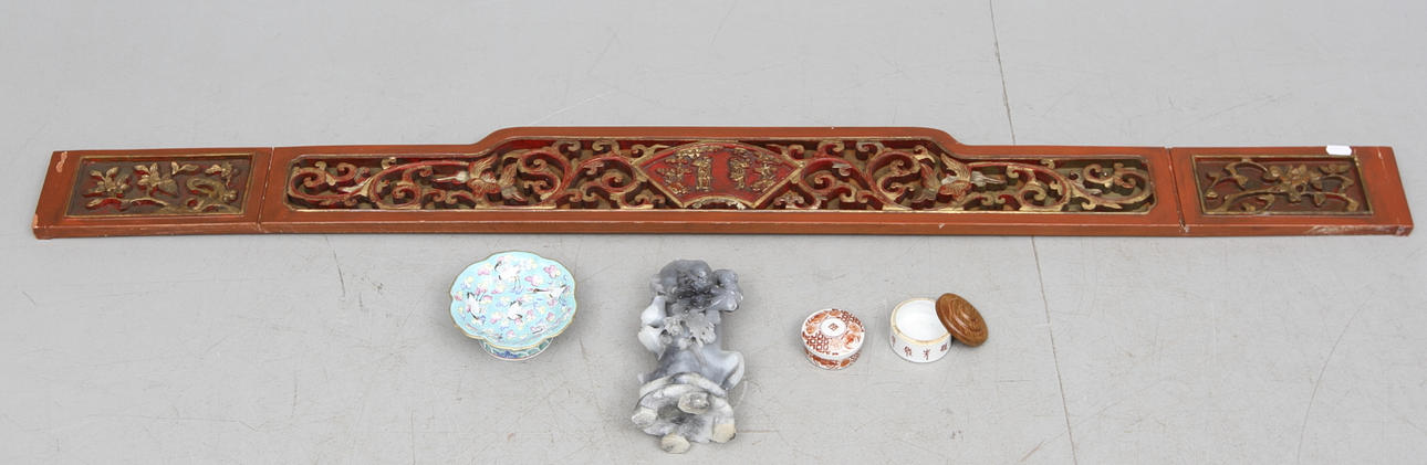 OSTINDISKA FÖREMÅL, 5 delar, porslin och sten.