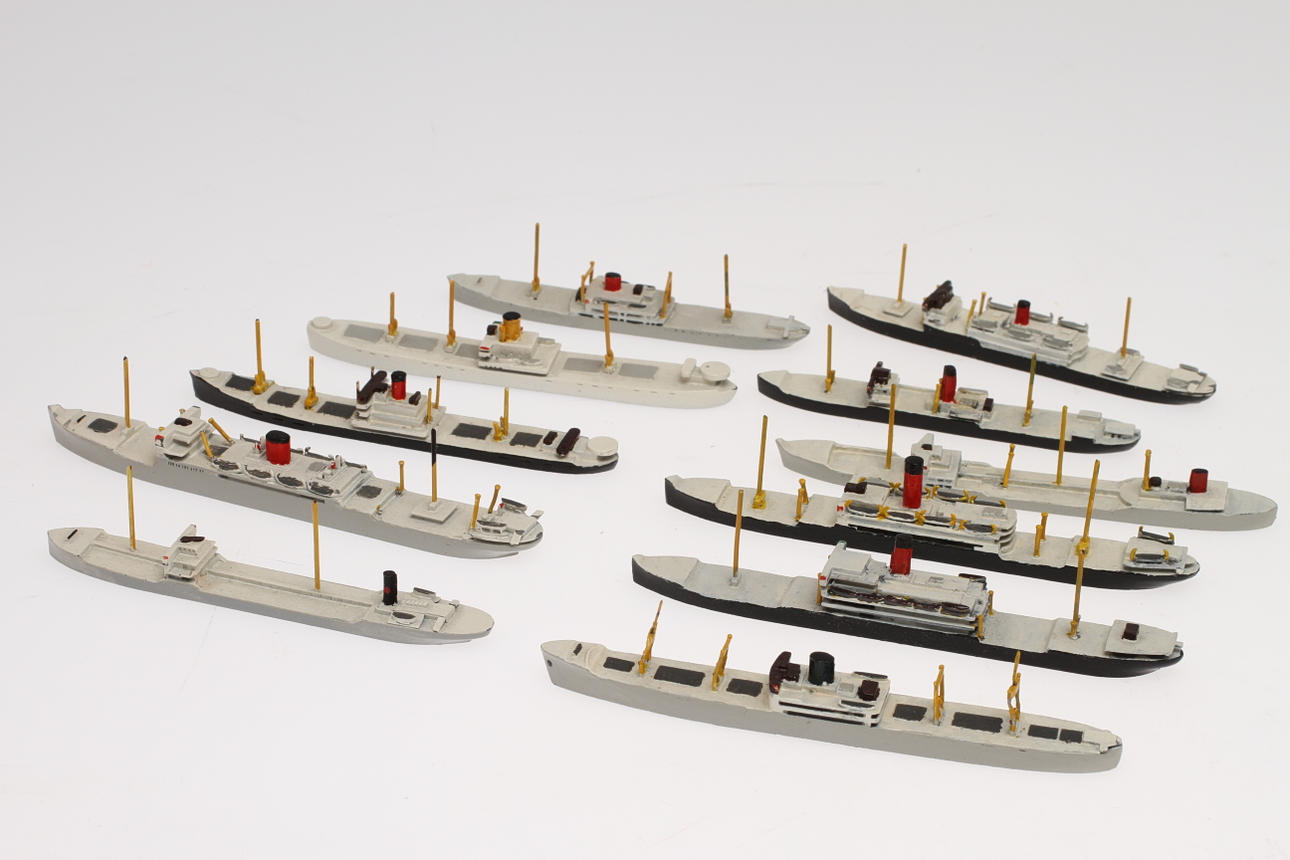 MODELLBÅTAR AUTHENTICAST COMET 11 stycken civila fartyg i originalkartonger.