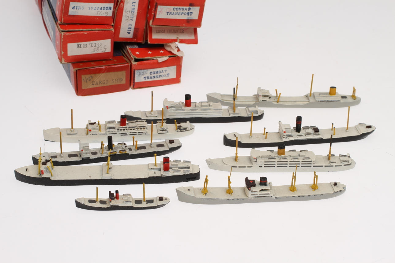 MODELLBÅTAR AUTHENTICAST COMET 9 stycken civila fartyg i originalkartonger.