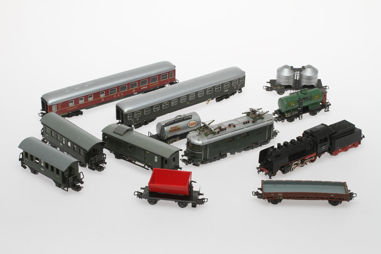 MODELLTÅG MÄRKLIN E-lok RET 800. ånglok 3003 och 10 vagnar.