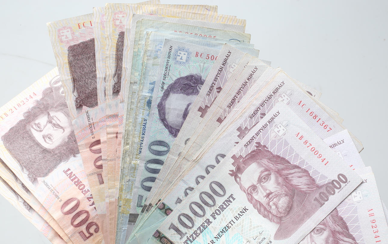 SEDLER, Ungarn, 141000 HUF.