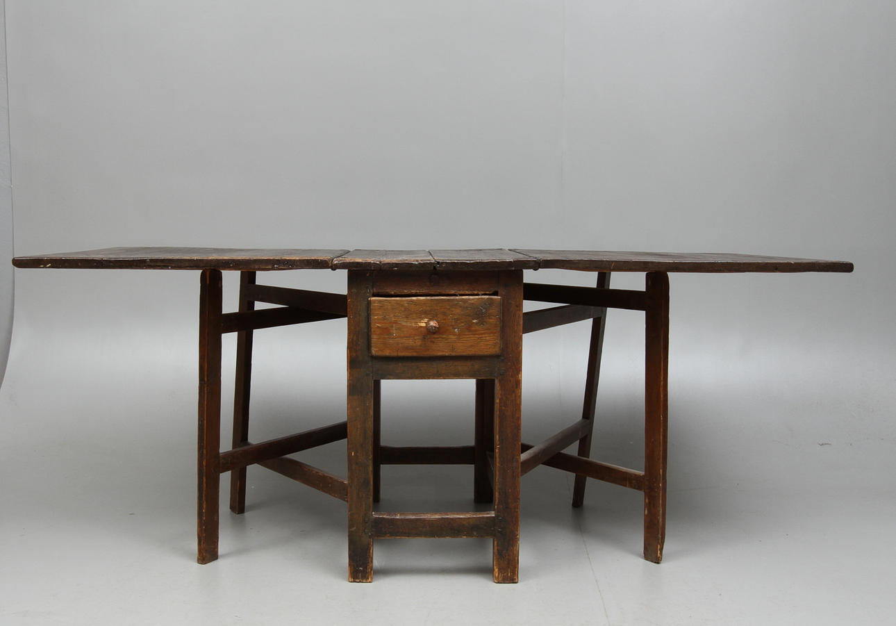 SLAGBORD, med lådor i sargen, allmoge, 1800-tal.