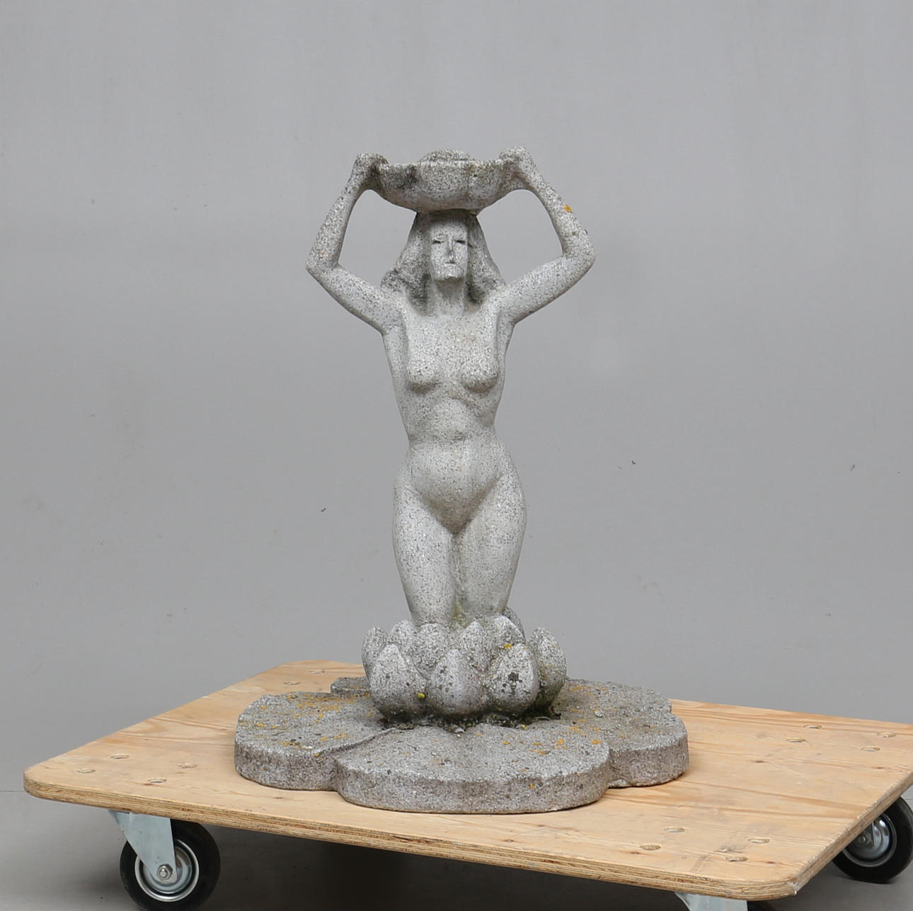 FONTÄNFIGUR, stenmassa, 1900-tal.