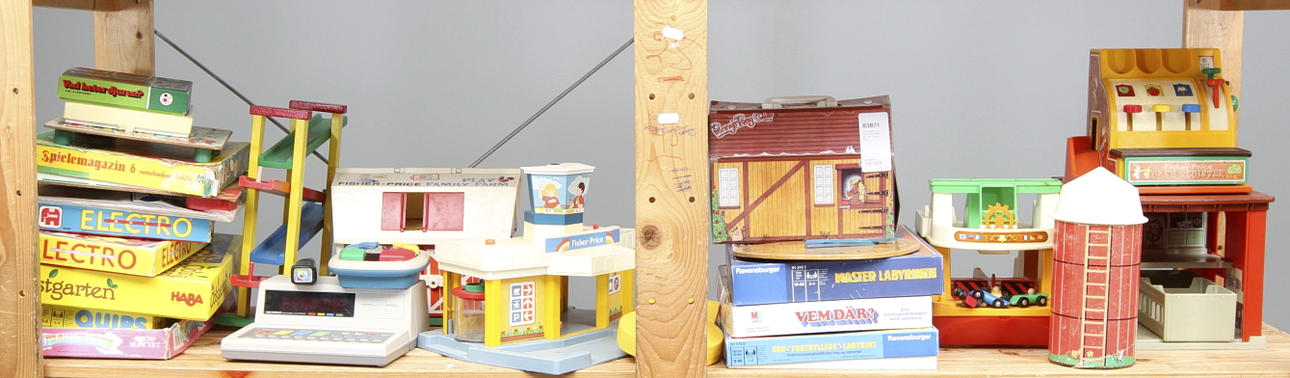 LEKSAKER och SÄLLSKAPSSPEL, bl.a. Fisher Price.
