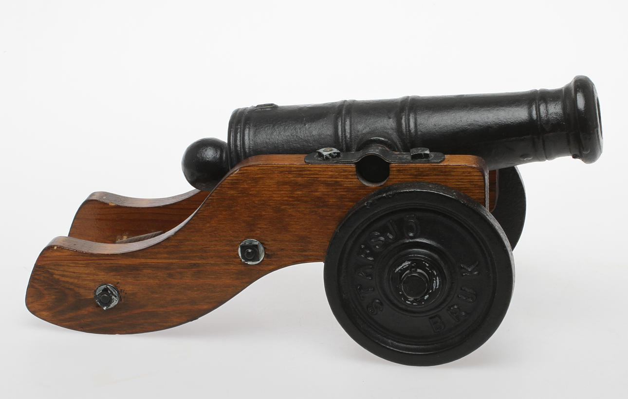 BORDSKANON, märkt Stavsjö Bruk.