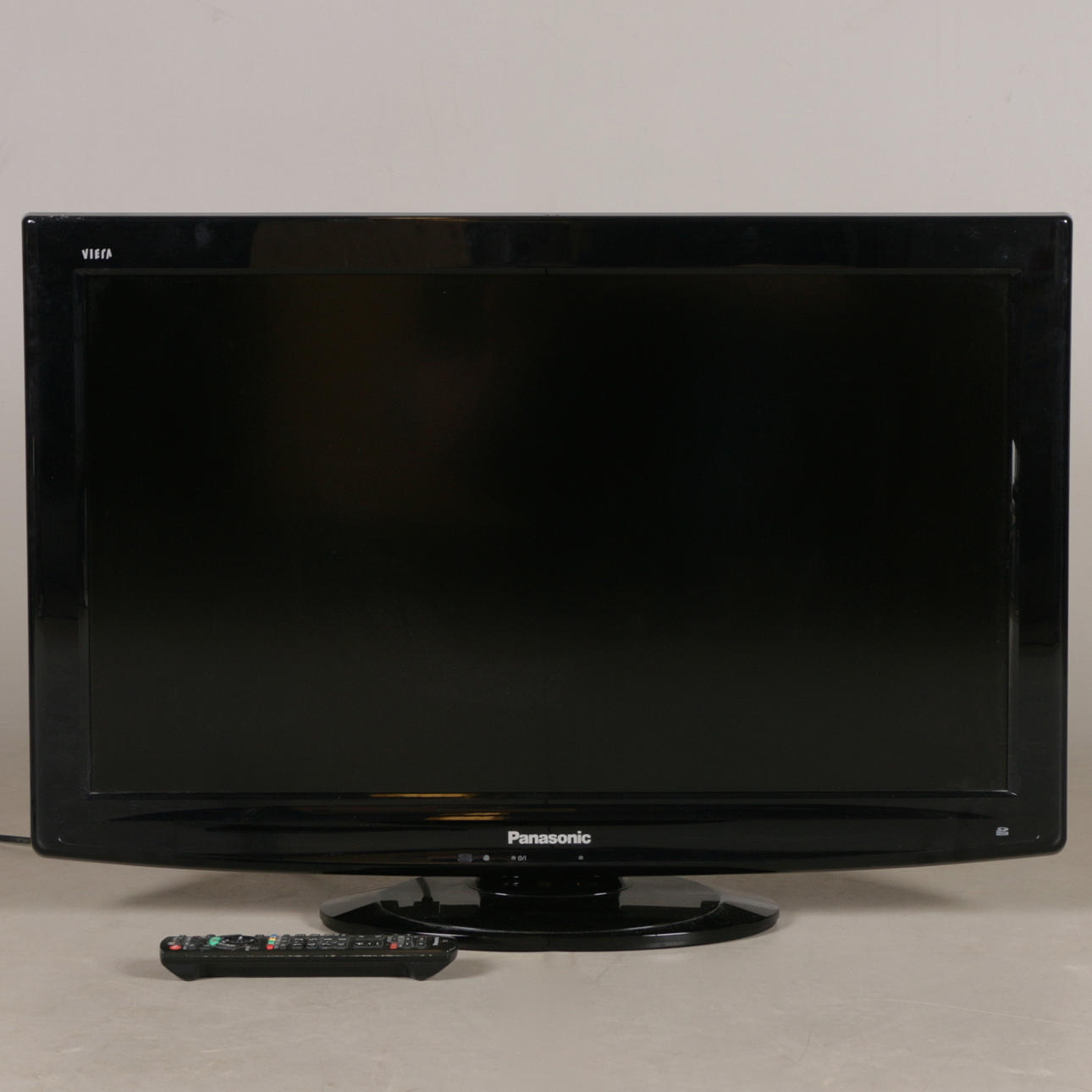 TV, LCD, 32" Panasonic.
