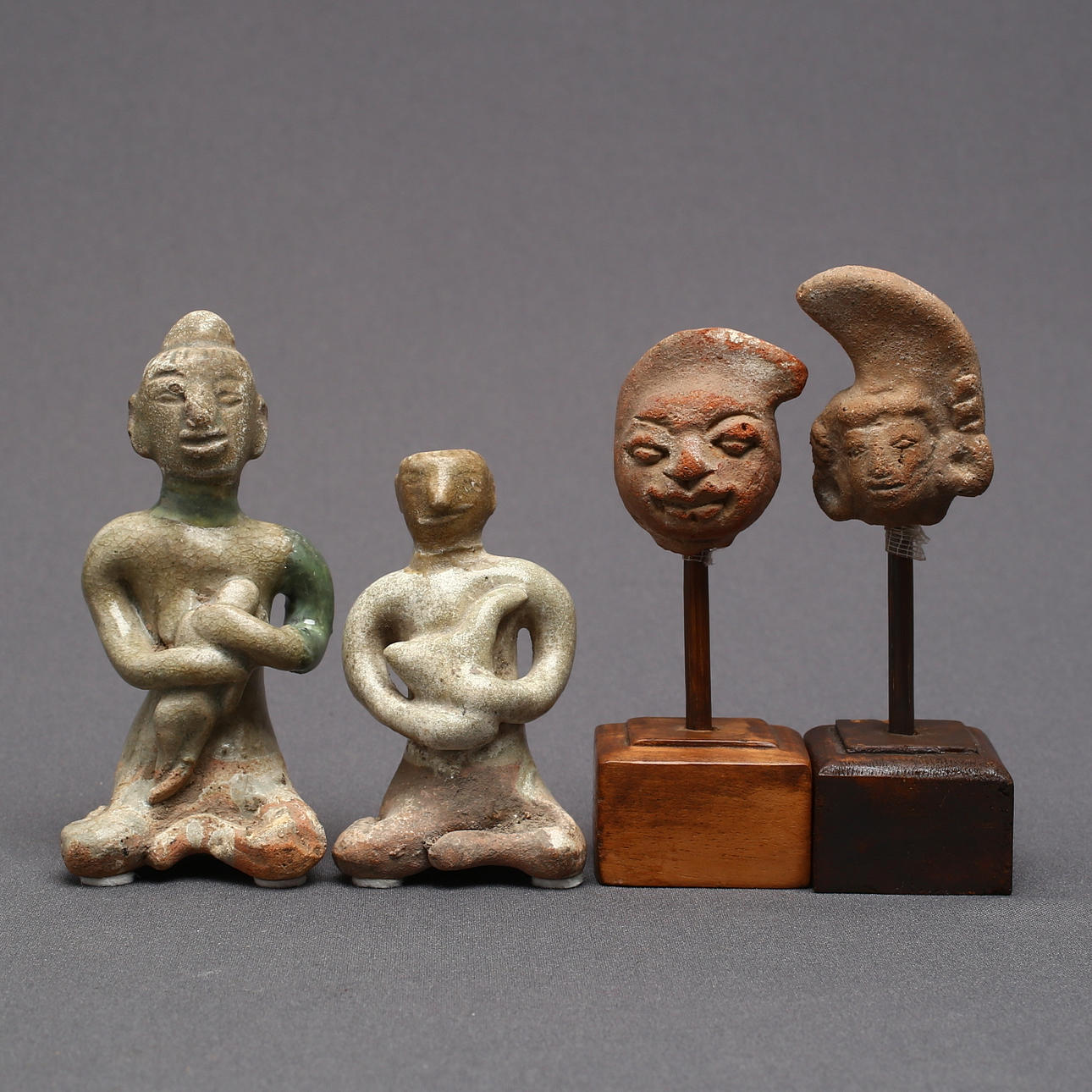 FIGURAS GRAVE, 4 uds., Java/Indonesia y Tailandia, probablemente siglo XVIII.