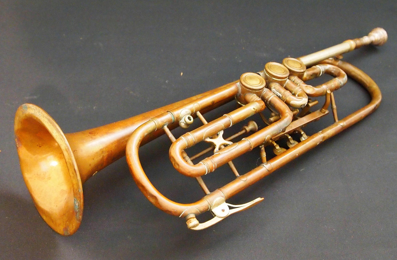 ANTIGUO INSTRUMENTO DE LATON, LA TROMPETA.