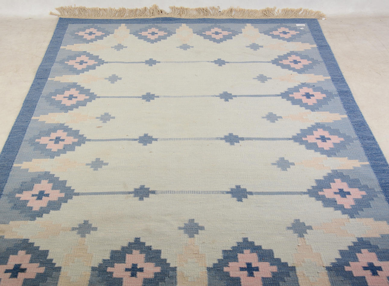 RÖLLAKANMATTA, 245x172 cm.