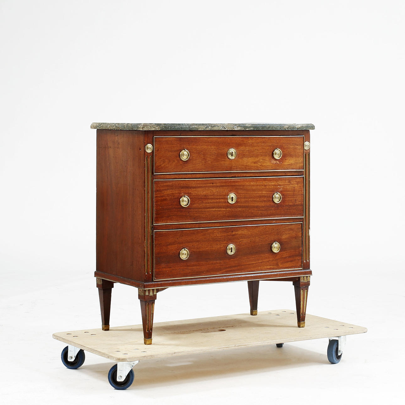 Kommode, spätgustavianisches 17./19. Jahrhundert.