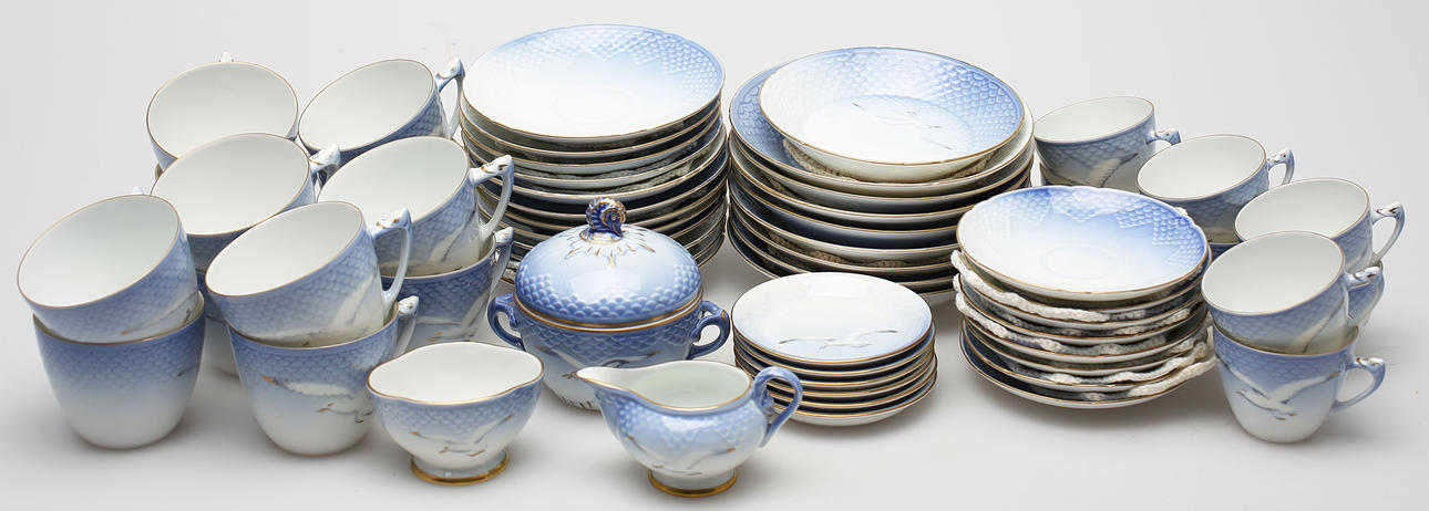 KAFFE OCH MOCCA SERVISDELAR, 38 delar, porslin, "Blå Måsen", Bing & Gröndal, Danmark.