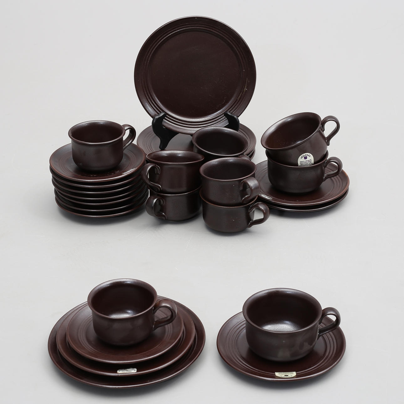 SERVISDELAR, 28 st, stengods, "Party", Höganäs.