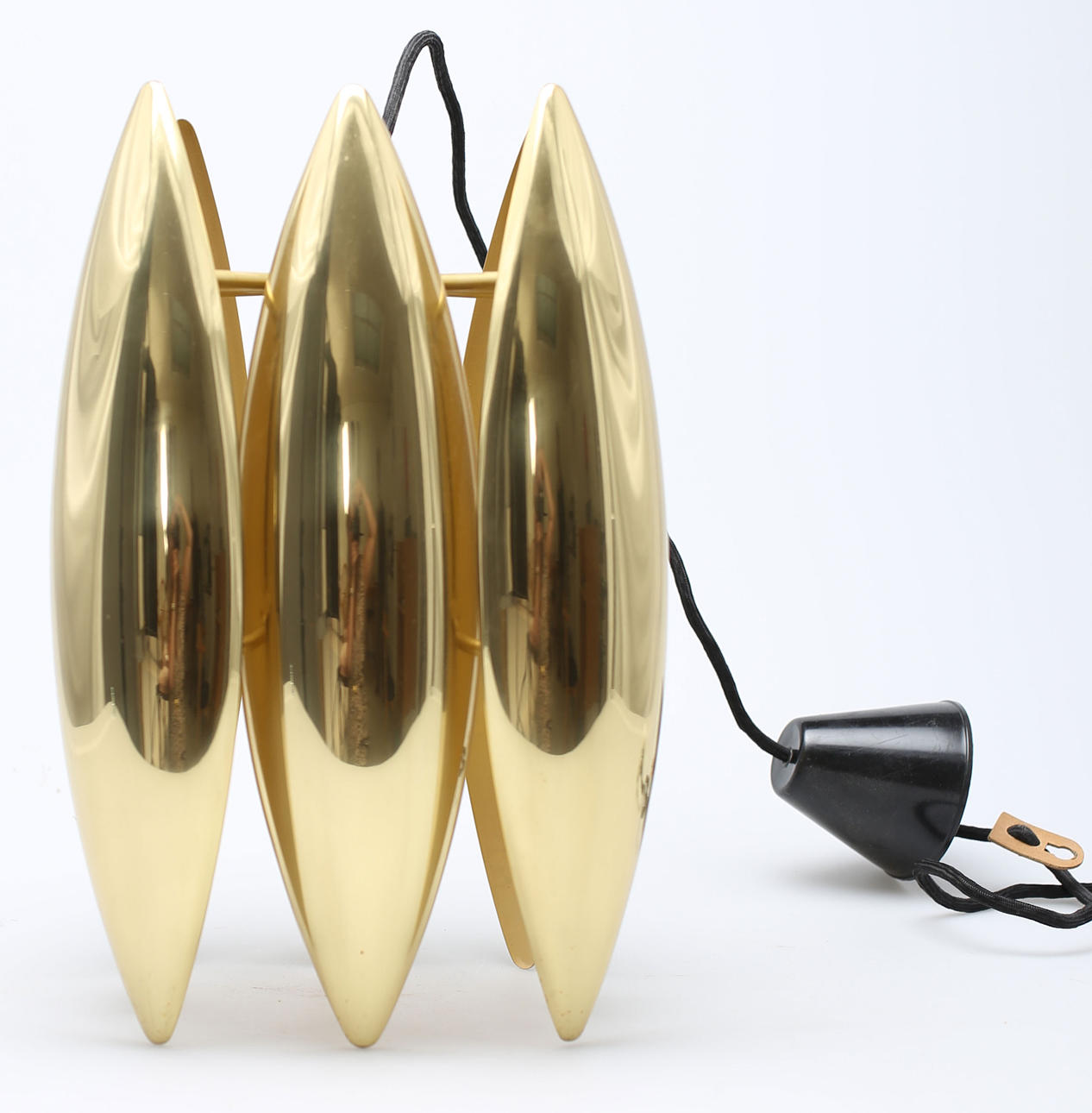 TAKARMATUR, mässing, "Kastor Suspension", formgiven av Jo Hammerborg, 1969 för Fog & Mörup, Danmark.