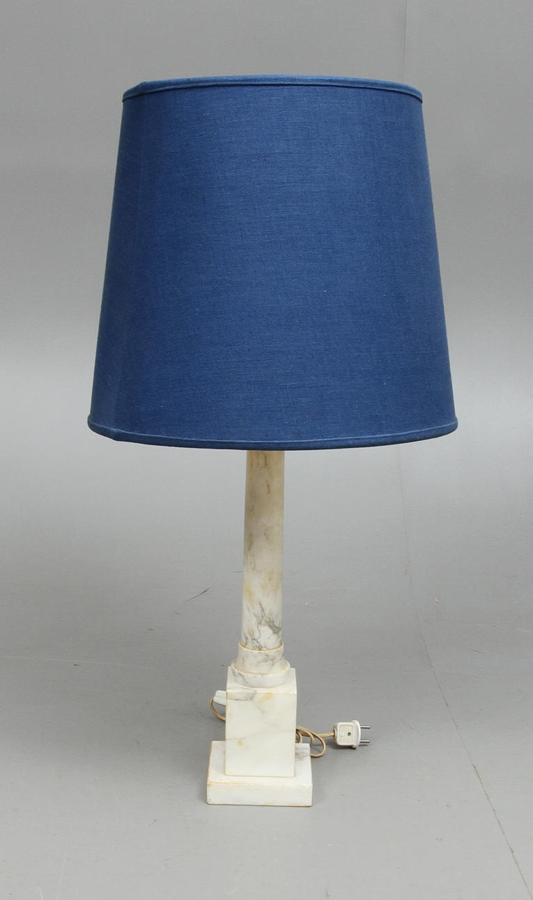 BORDSLAMPA, alabaster, 1900-tal.