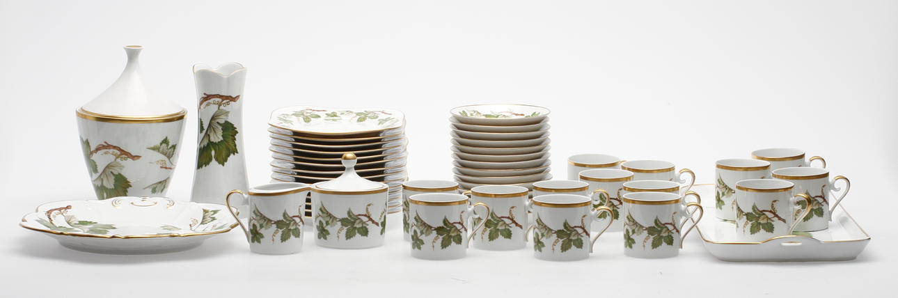 KAFFESERVIS, porslin, 48 delar, "Vinranka" Hackefors.