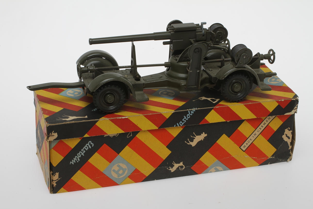 HAUSSER 748 luftvärnskanon 88, olivgrön i originalkartong.