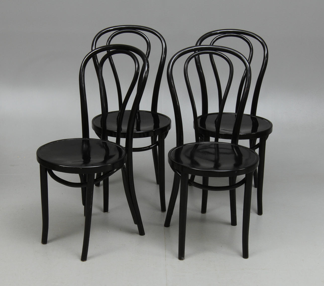 STOLAR, 4 stycken, svartmålade, Thonetstil.